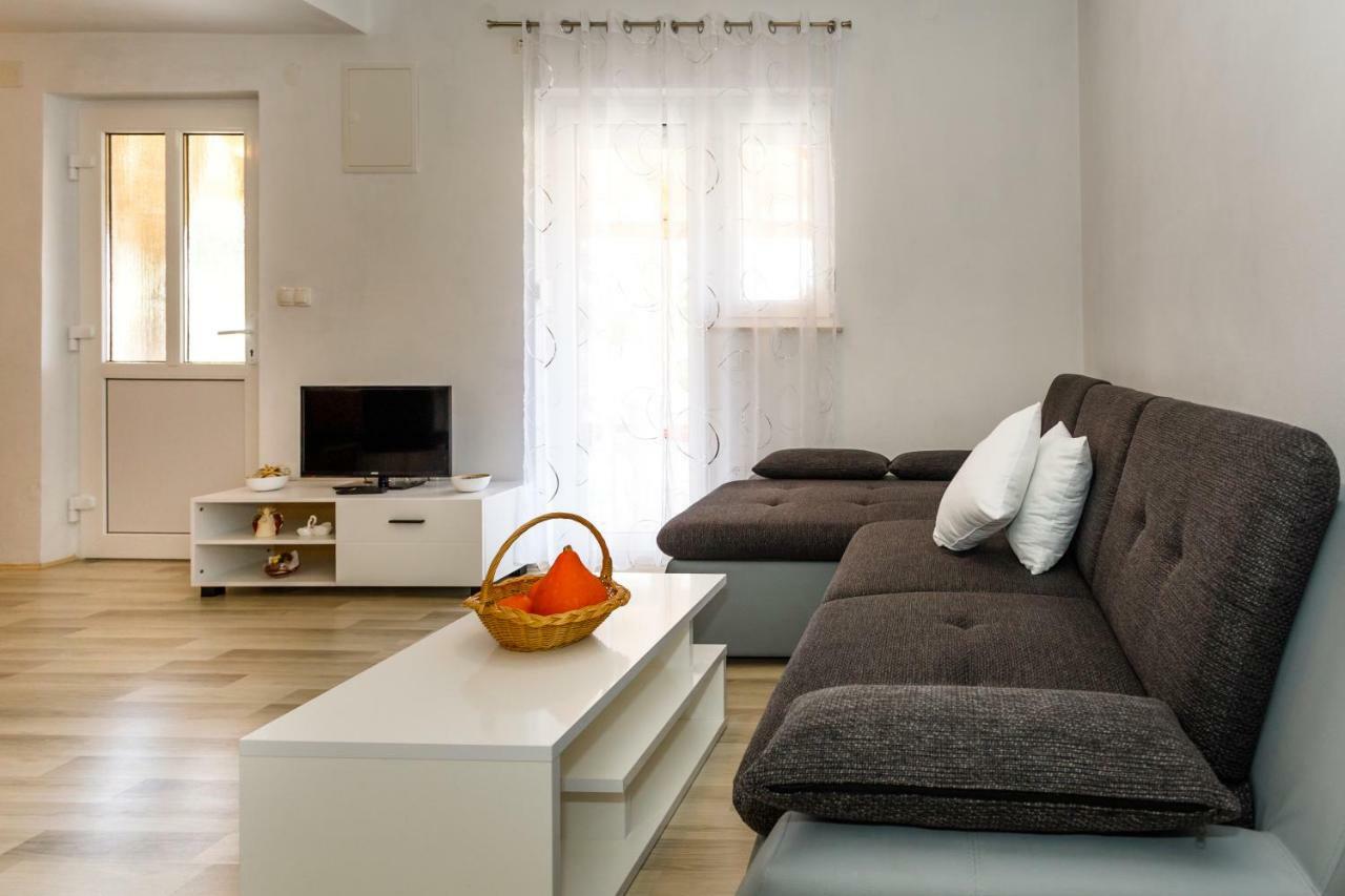 Apartman Dobrila Vrh  Exterior photo